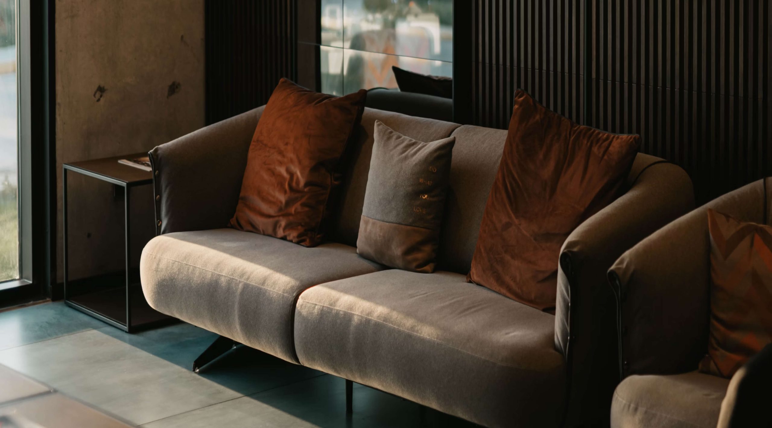 A living room couch with 3 pillows